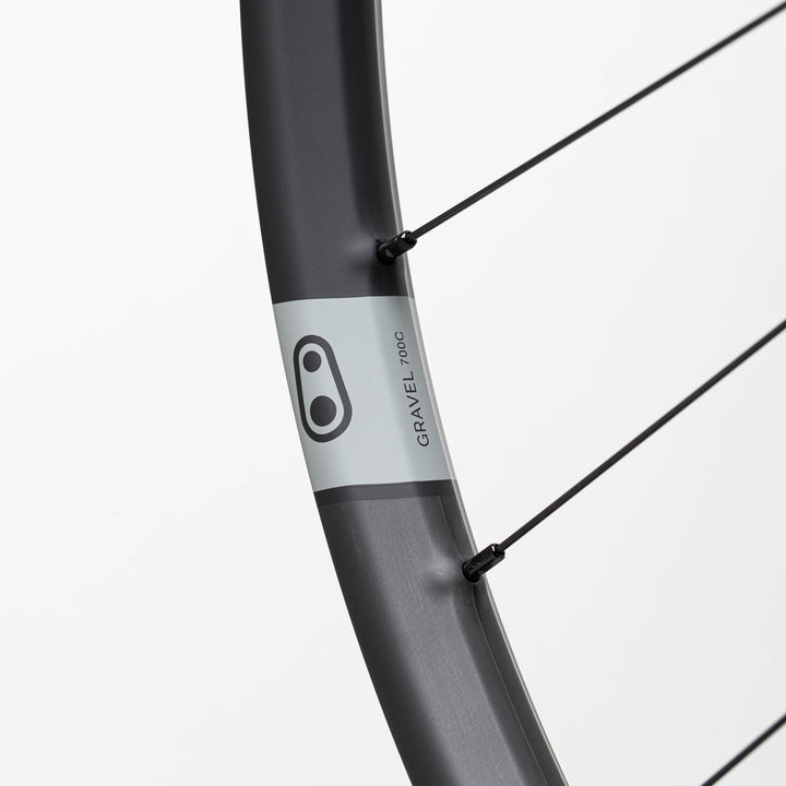 carbon wheels on gravel bike Synthesis Gravel Carbon Rim
