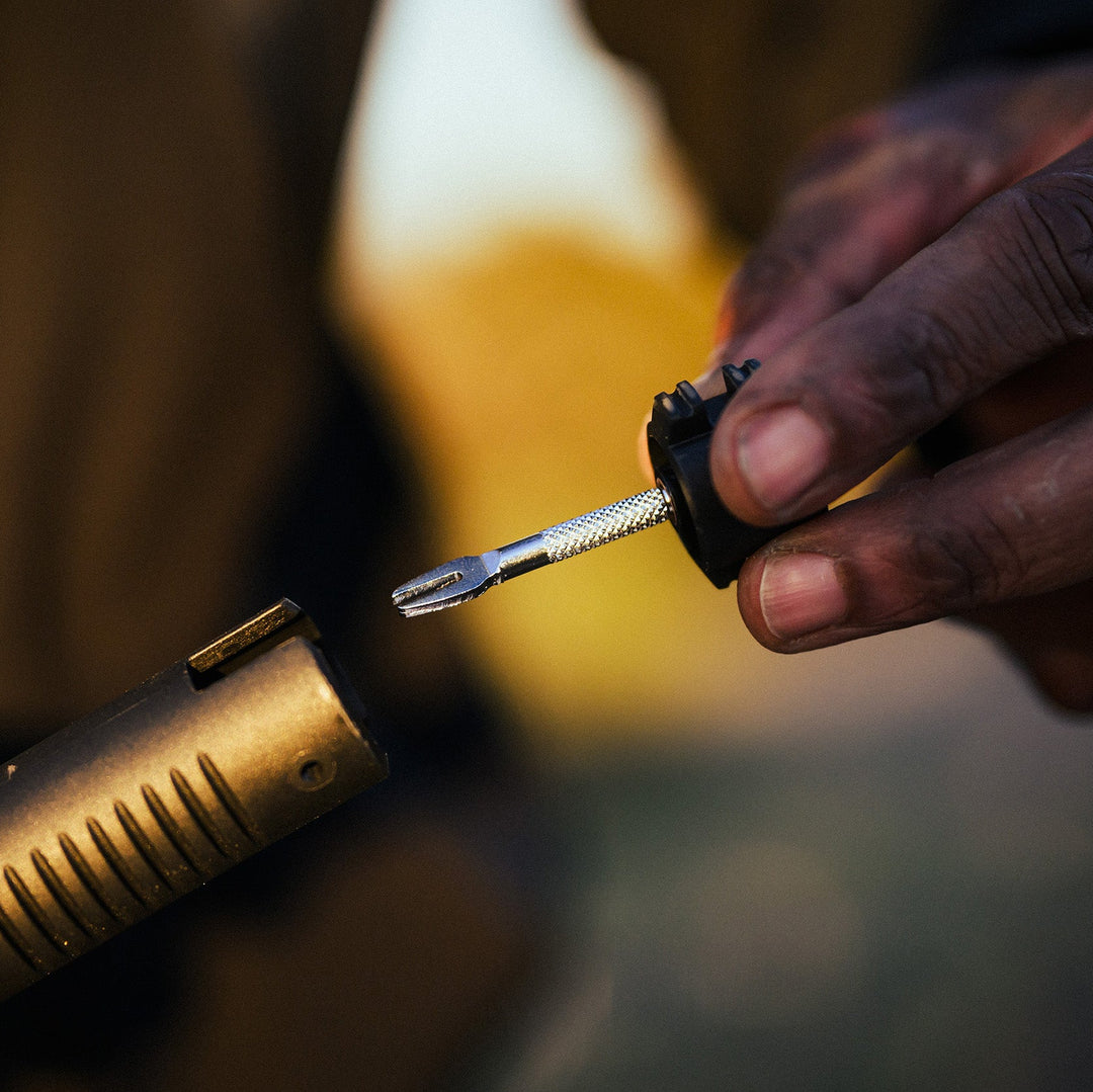 Klic HV Gauge Hand Pump with Plug Tool | Crankbrothers