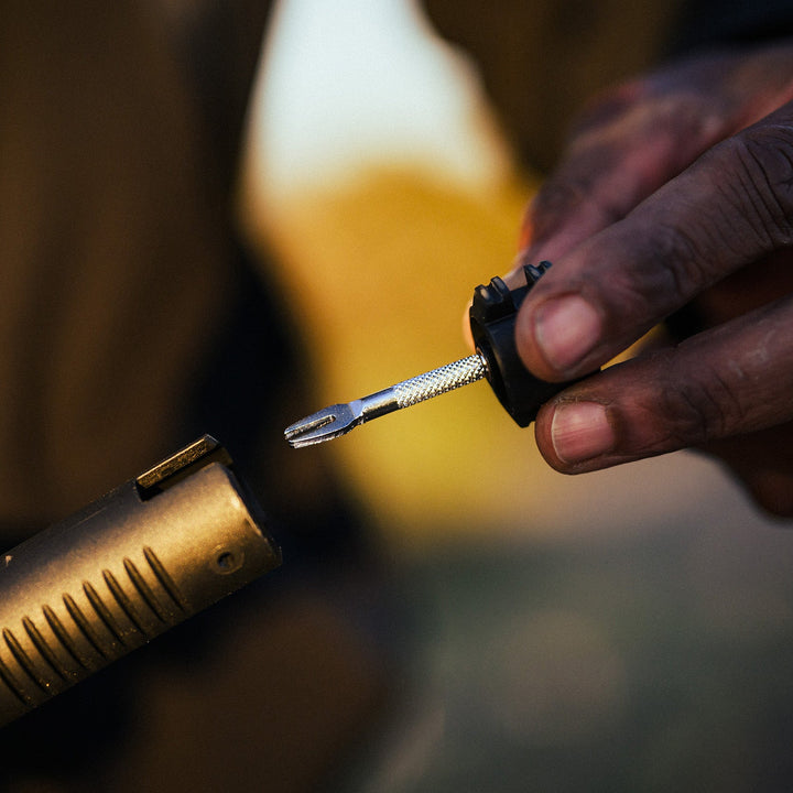 Klic HV Gauge Hand Pump with Plug Tool | Crankbrothers