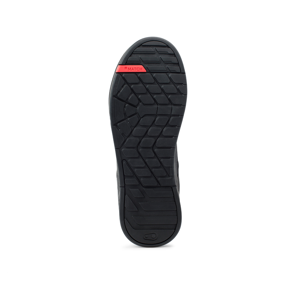 ヤモマーク　ブラックピジョン レッド スーフェス Stamp Lace Flat Shoes - Black/Red | Crankbrothers
